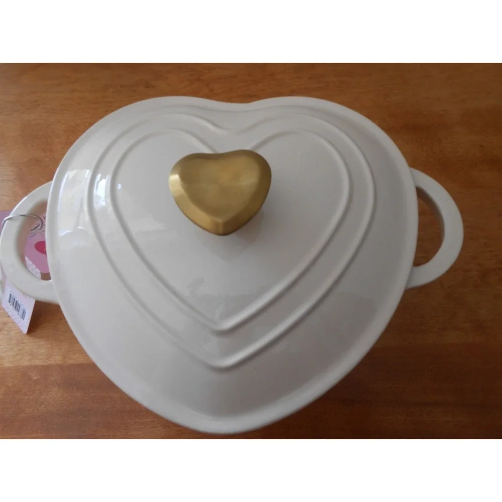 Paris Hilton Heart Shaped Cast Iron Dutch Oven Cream White Gold Heart Knob 2qt